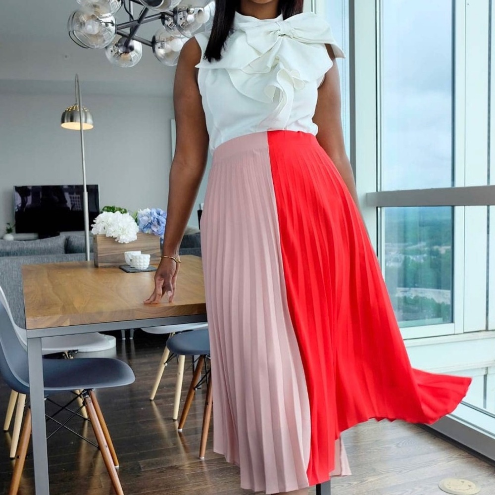 Elegant Two-Tone Pleated Skirt